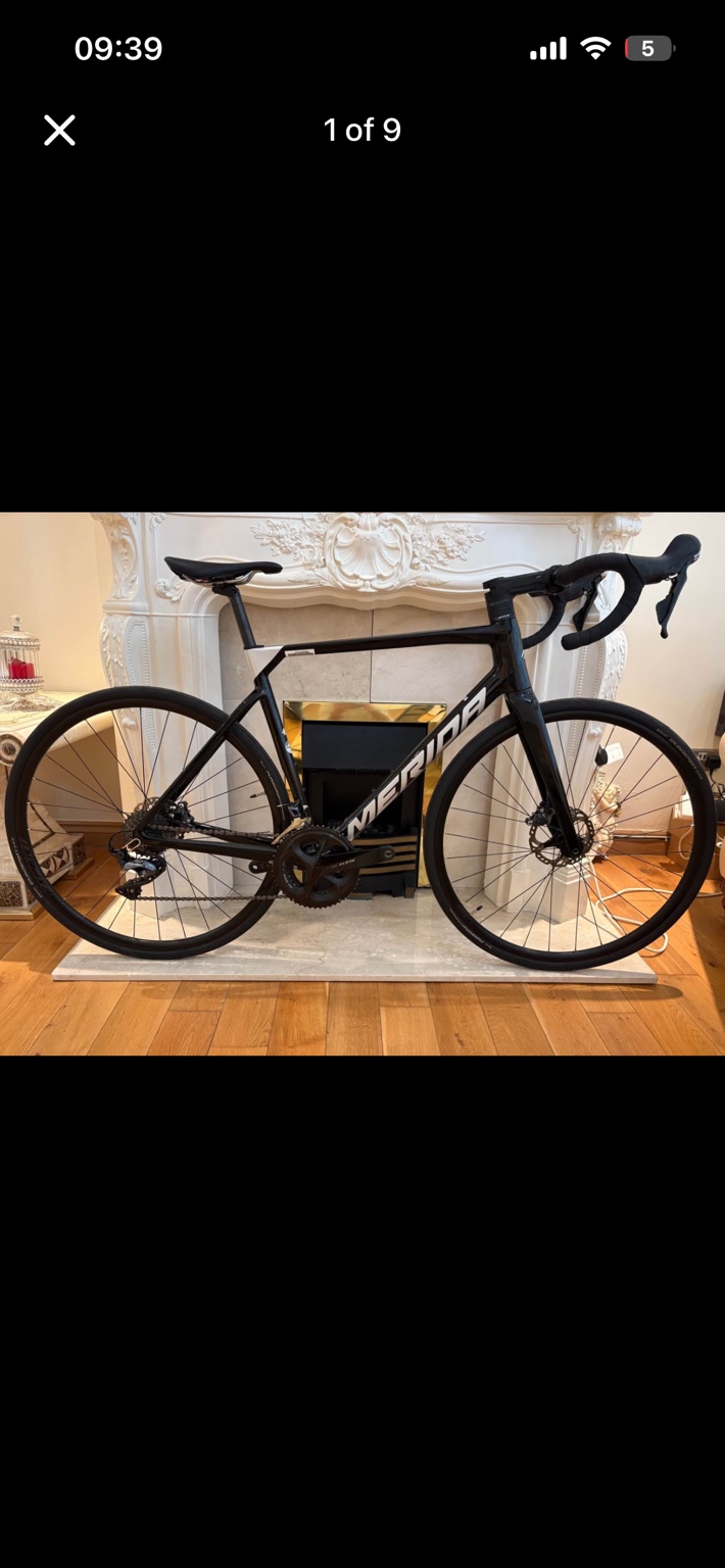 Black Merida Scultura 6000 road bike, drive-side view